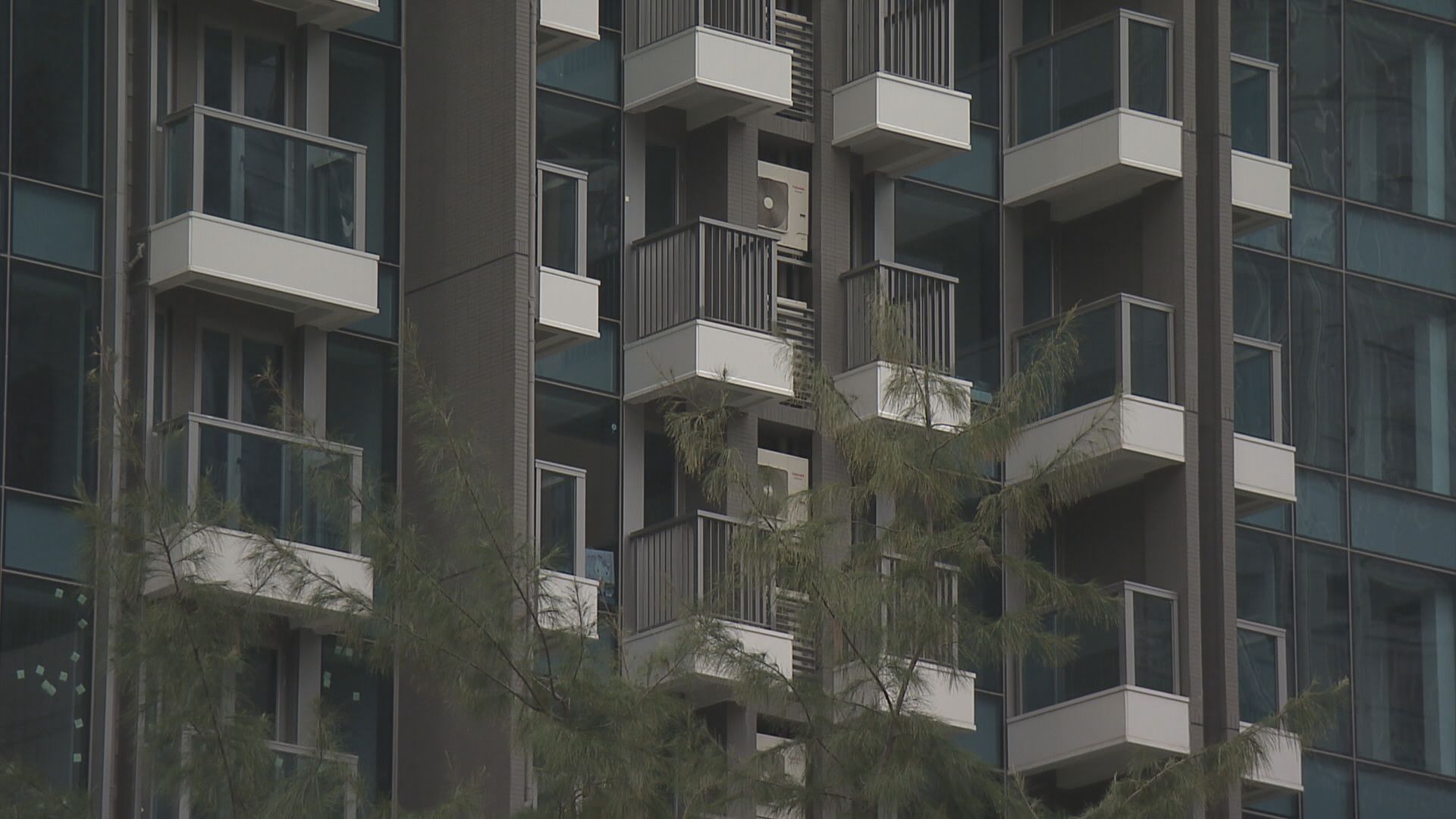 【落成量減＋調高公私營比例】政府或令樓價火上加油