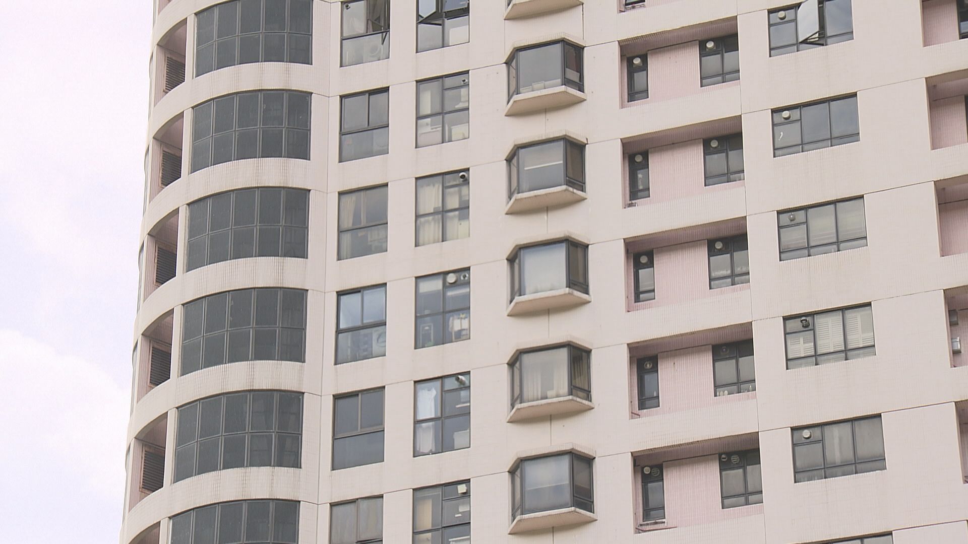 【遲買「更貴」變「更平」】樓價升完？全城一二手焗劈價