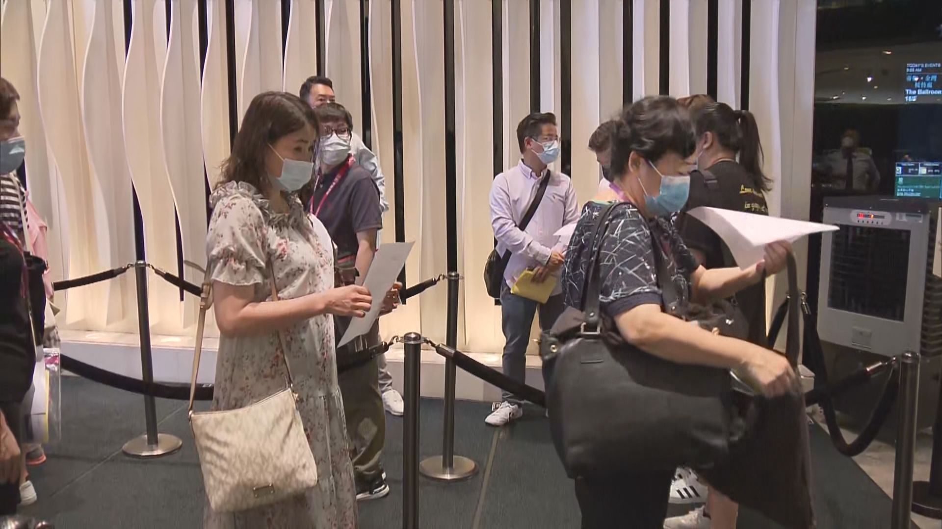 疫情有回落迹象 周末新盤銷情仍暢旺