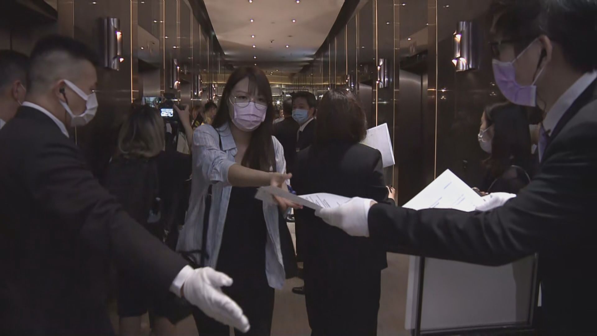 本港樓市周末成交增至近500宗