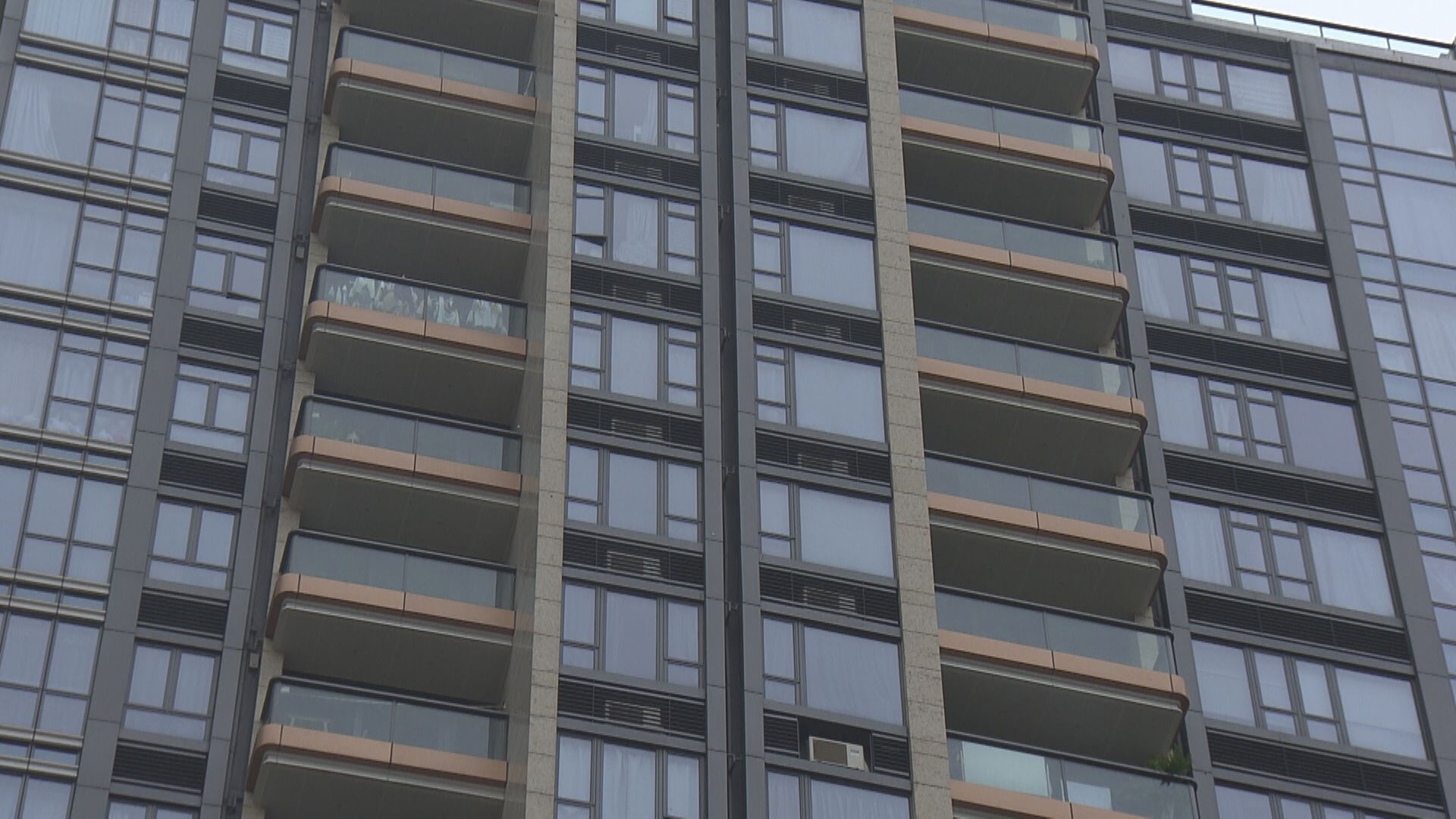 【周末樓市】一二手交投續好轉 新盤開近60張單