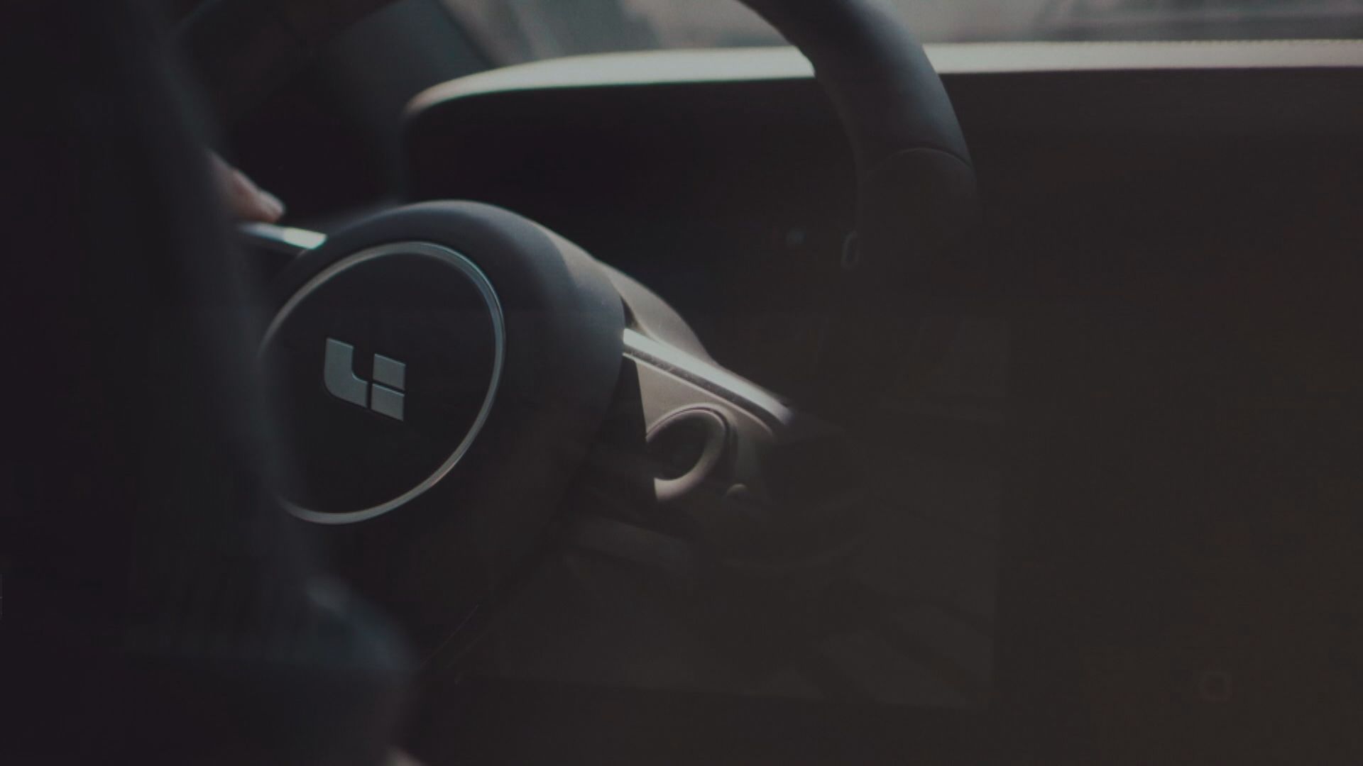 理想汽車上季淨虧損收窄至2150萬人幣