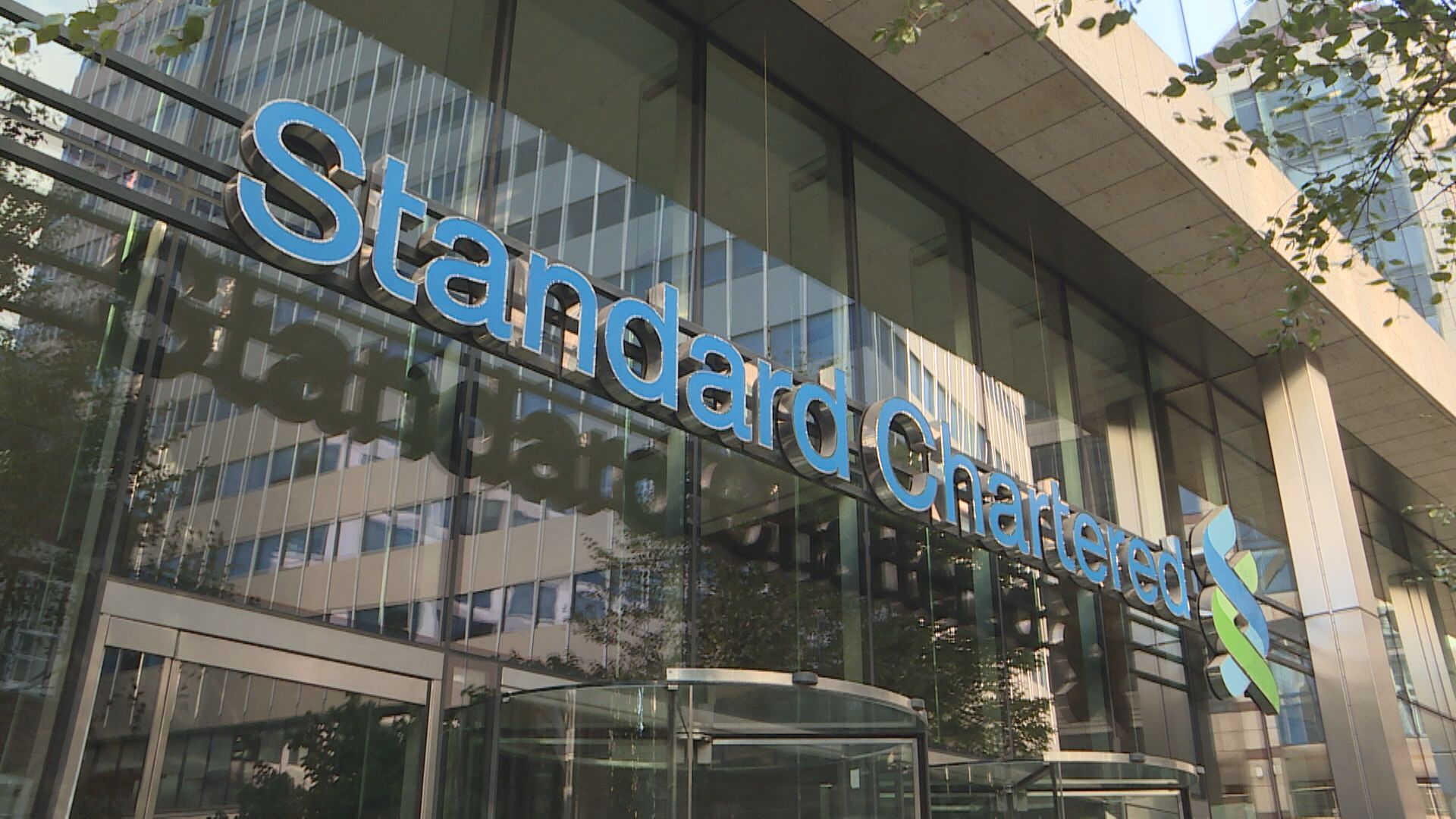 渣打：滿意業績表現 考慮恢復派息