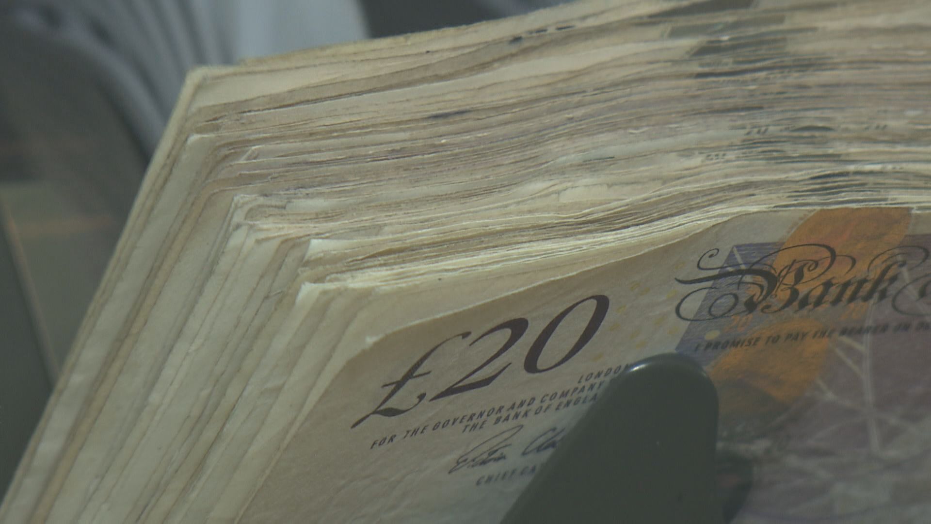 英鎊曾見兩個月低 兌港元低見9.85水平