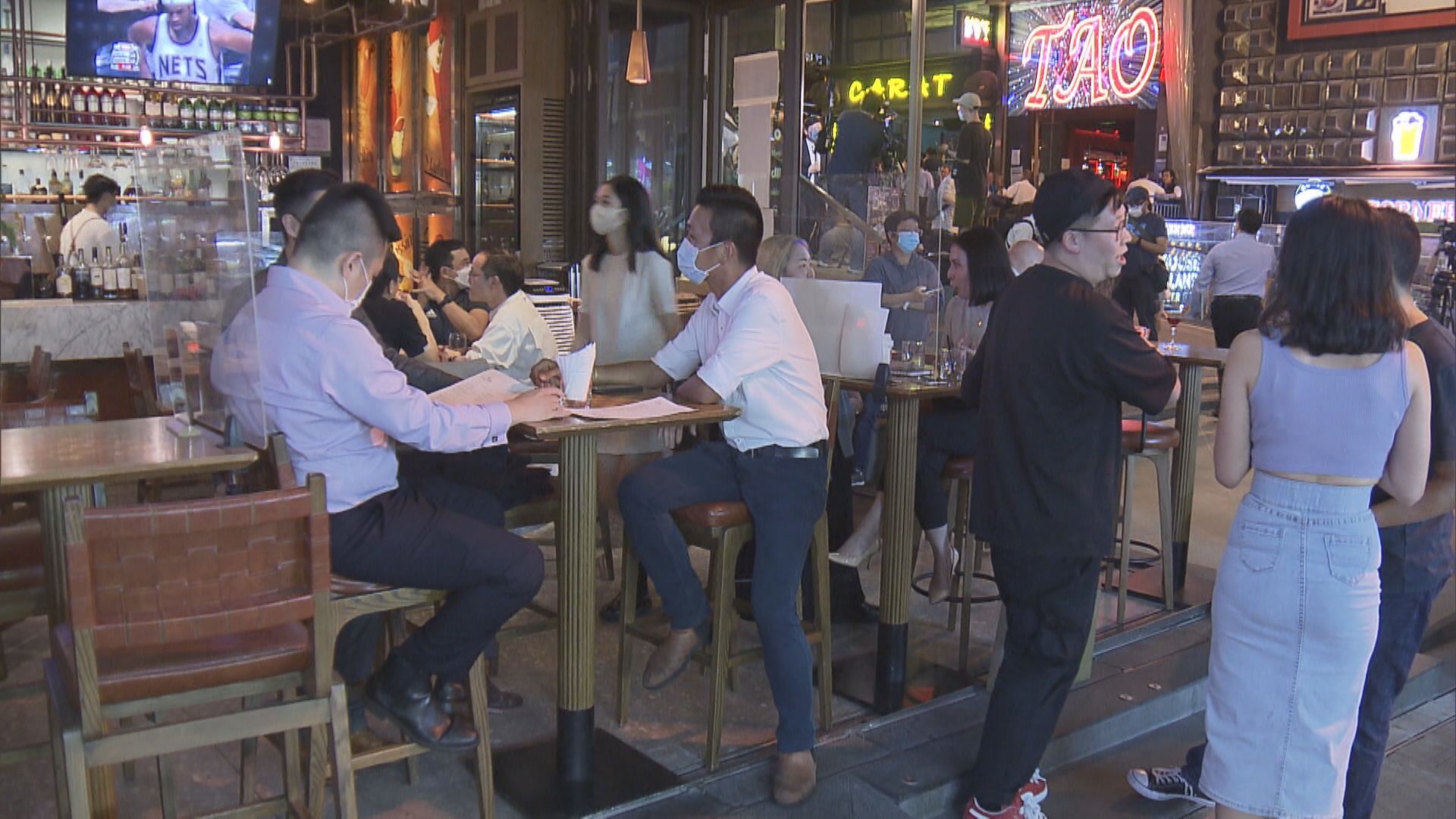 【防疫鬆綁】酒吧等「10‧20」恢復現場表演  限聚令擬放寬至12人