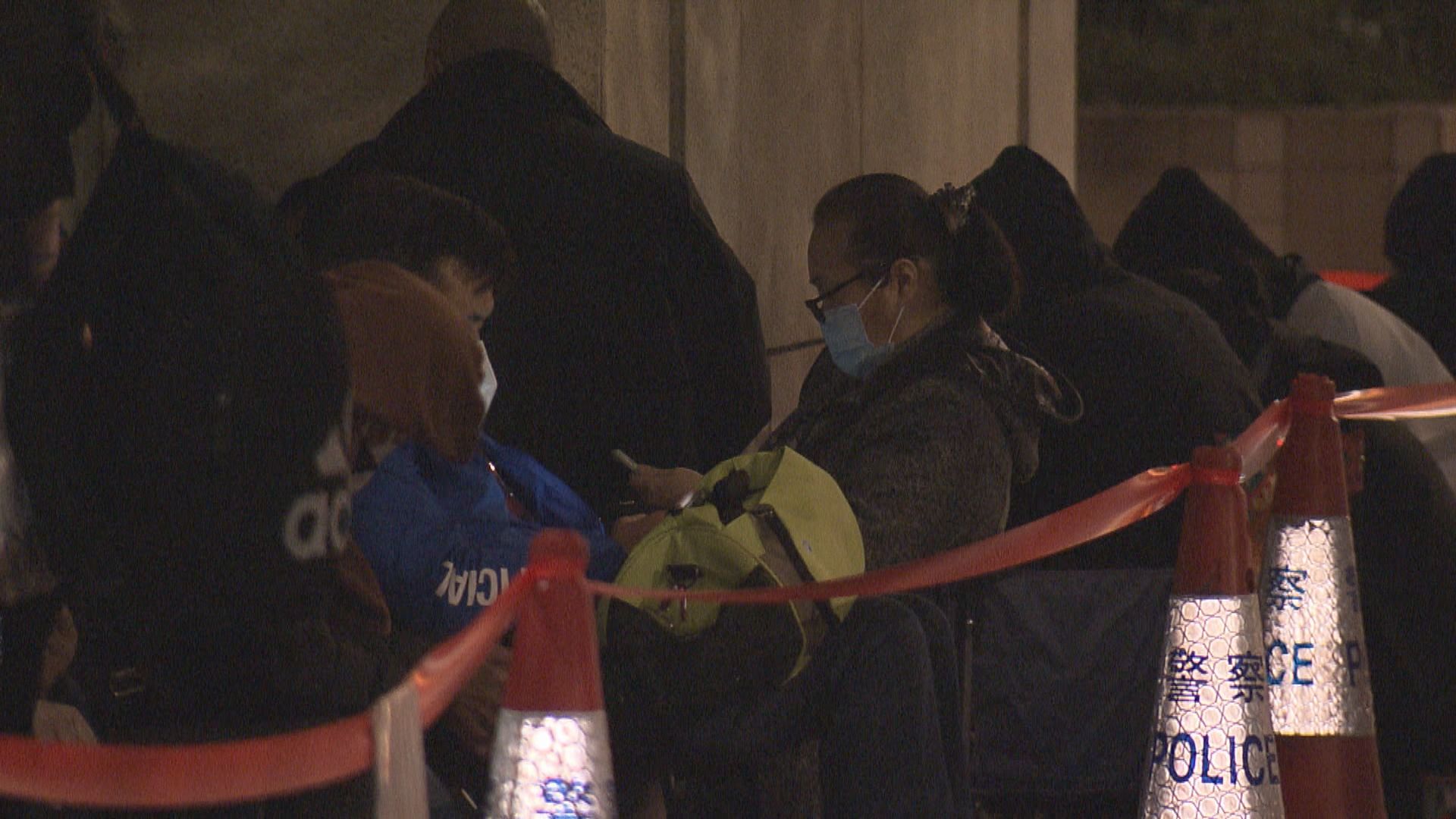 據報法院外有人排隊領旁聽籌取酬　警方：如有違法會執法