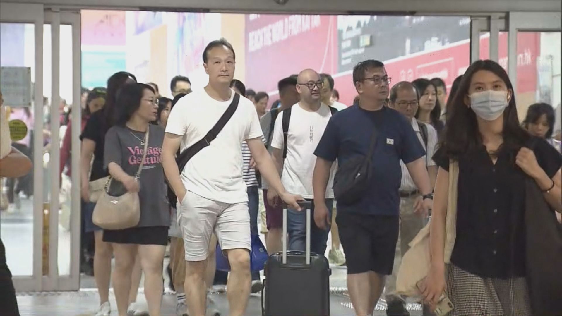 五一黃金周最後一天　截至下午4時近52萬人次出入境