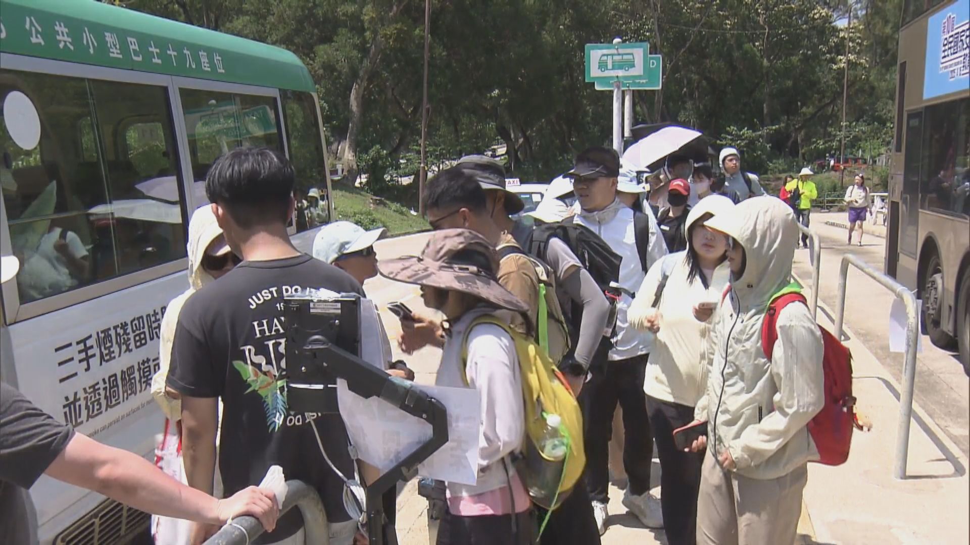 五一黃金周西貢東壩小巴加強服務　遊客滿意加密小巴疏導人流