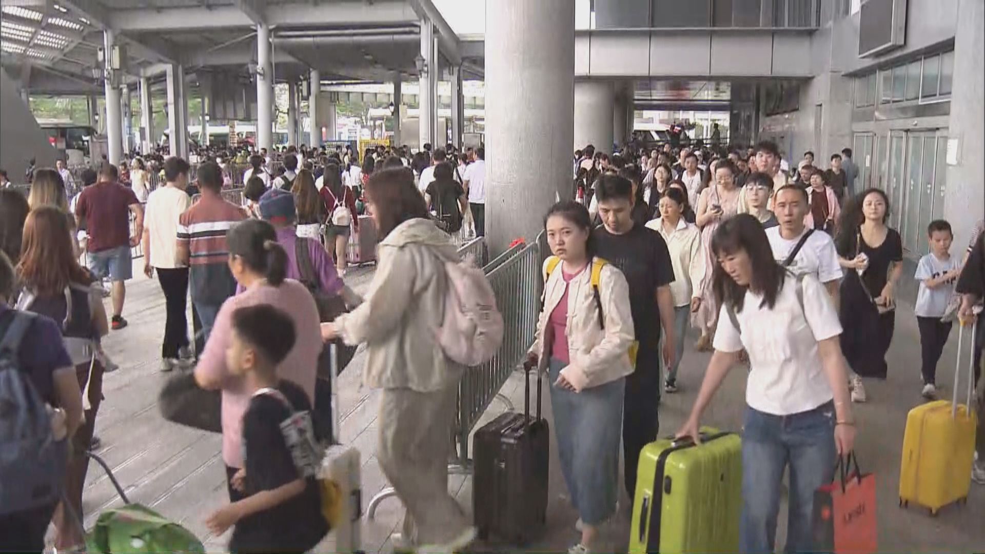 五一黃金周展開內地客湧港　轉攻郊遊露營