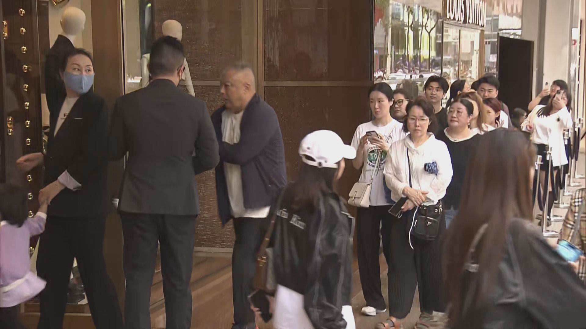 五一黃金周內地客逼滿尖沙咀　零售業代表料旅客增利銷情