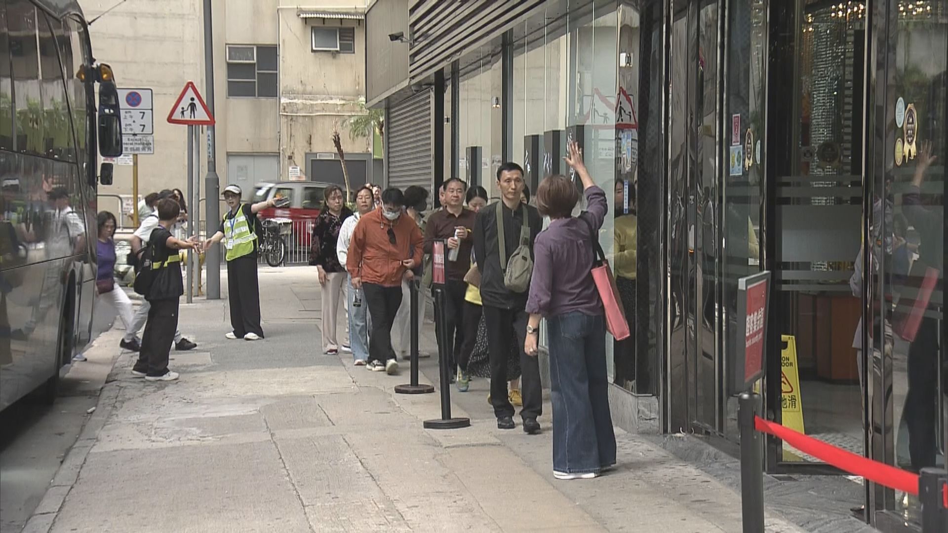 有旅行團到紅磡註冊商店購物　團友指不擔心被強迫購物