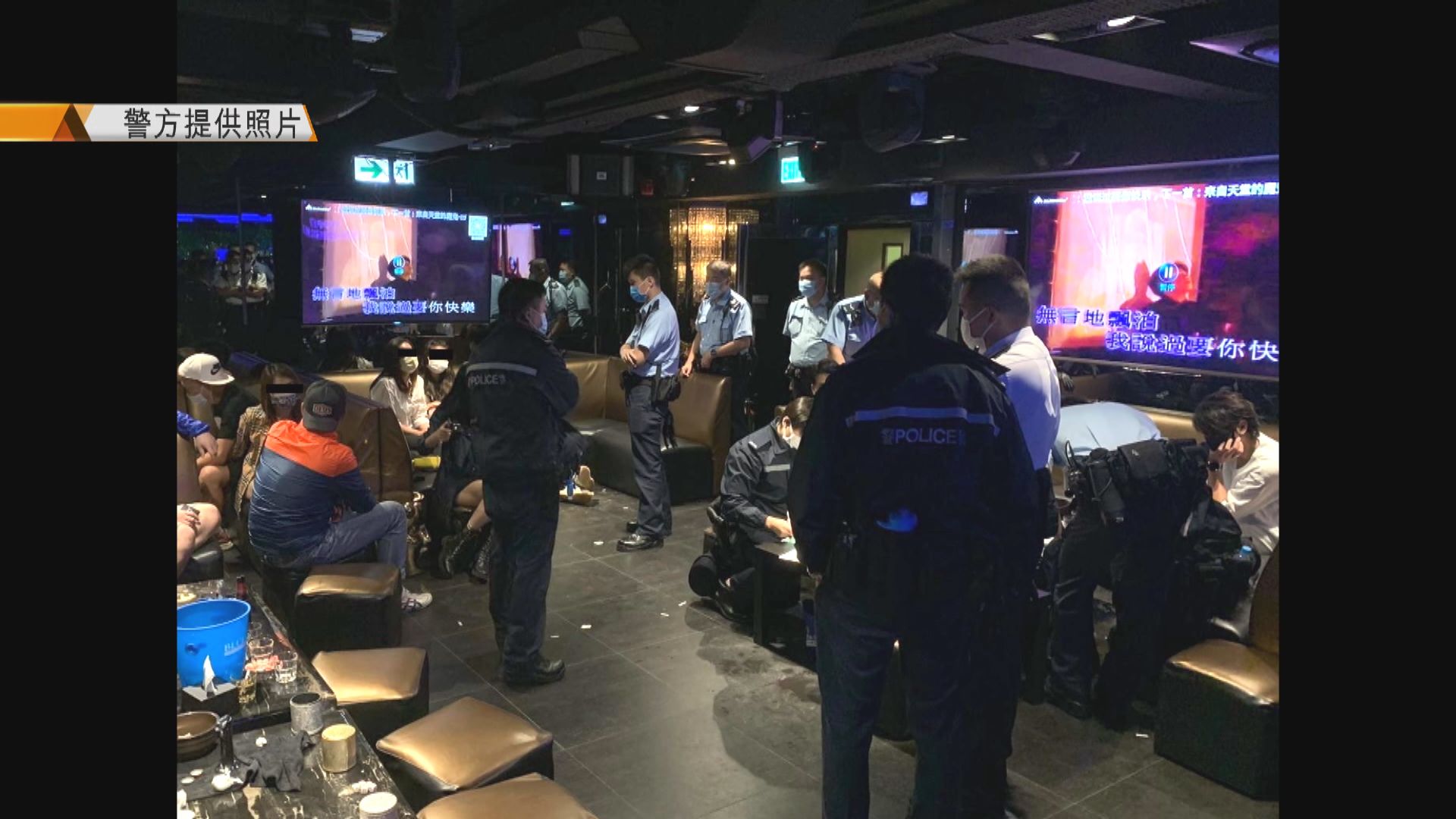 警方巡查灣仔酒吧　42人涉違限聚遭票控