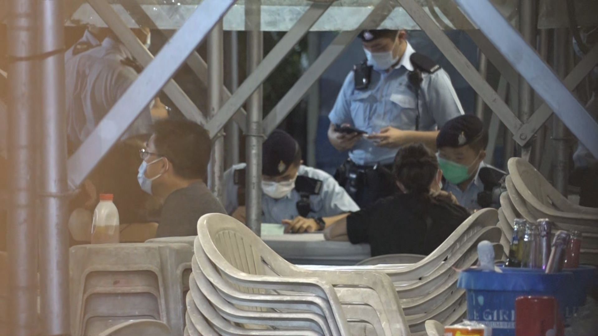 警方九華徑燒烤場執法　票控25名顧客