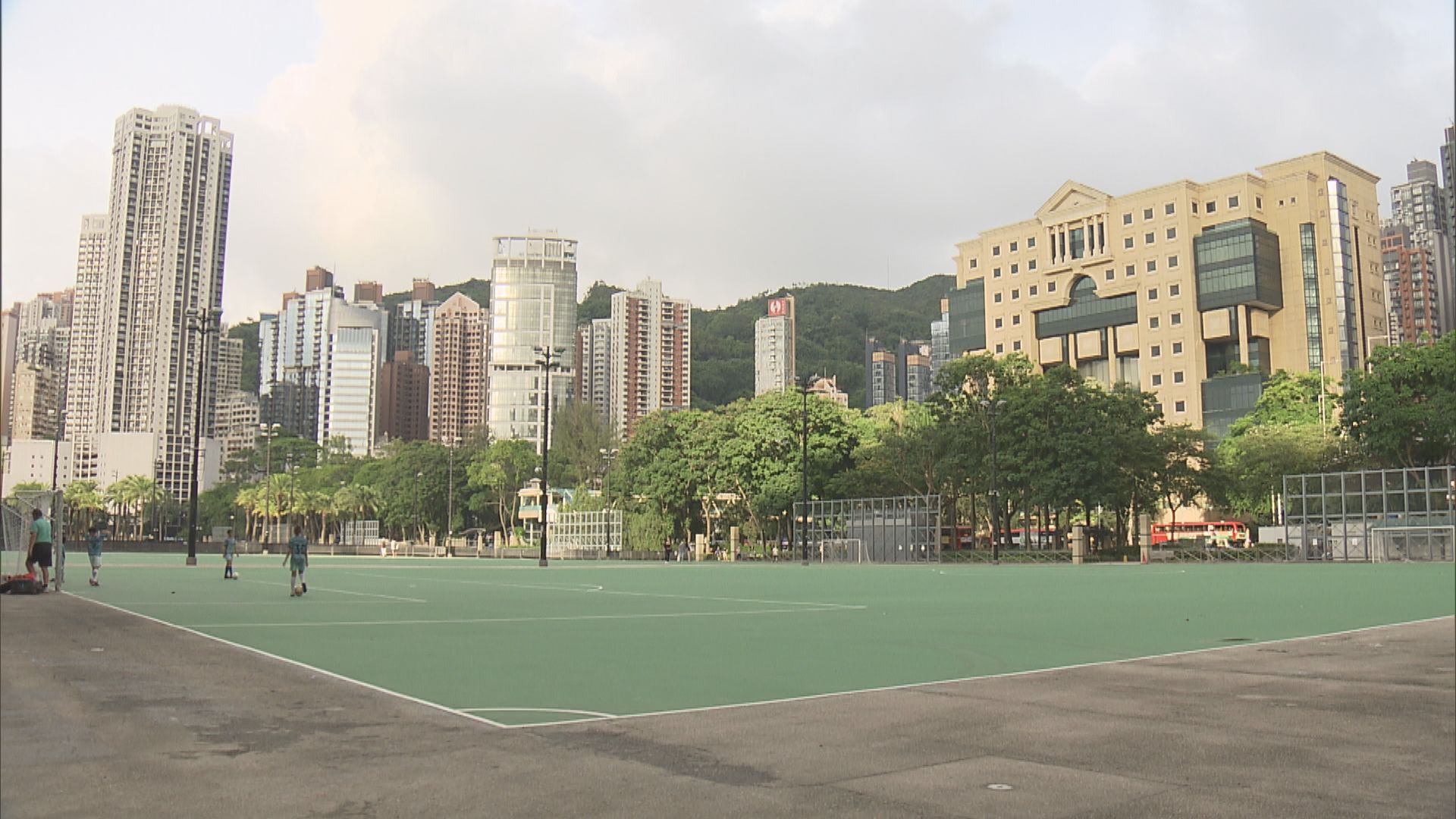 康文署晚上11時起封閉維園足球場及草坪直至6月5日