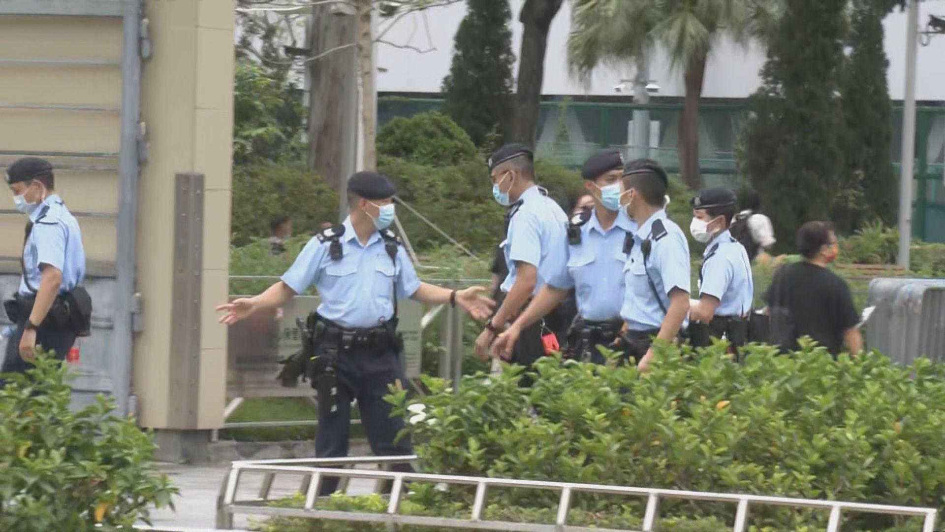 警方引《公安條例》封鎖維園　園外截查黑衣市民