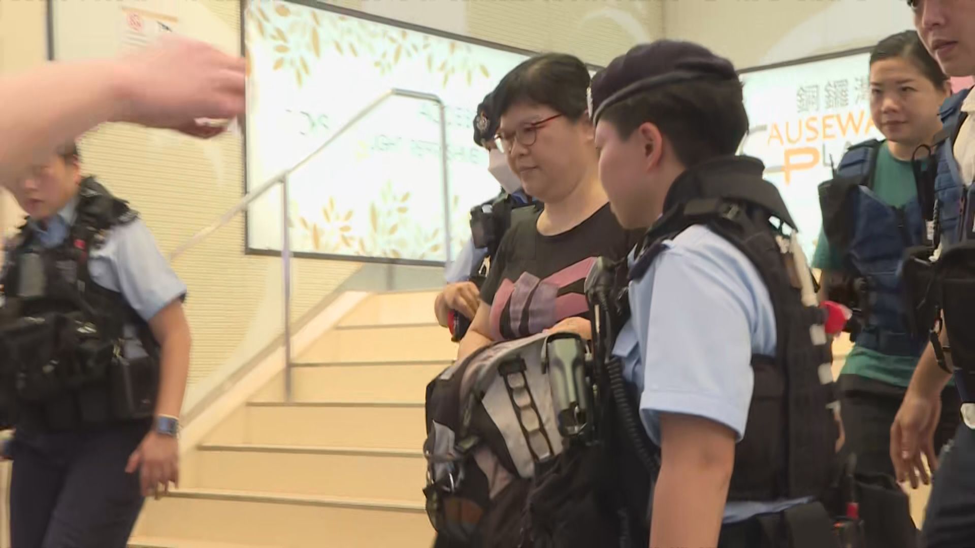 警方維園一帶加強布防 前記協主席麥燕庭等多人被截查