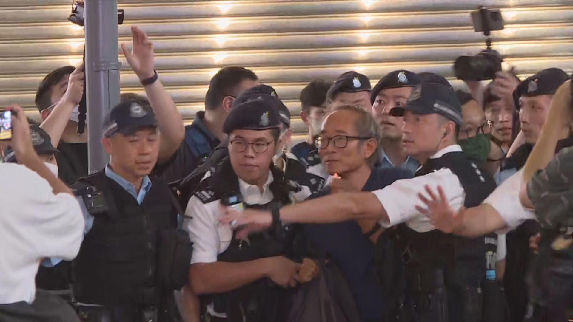 六四事件34周年 警方維園一帶加強布防 前支聯會常委徐漢光等多人被帶走