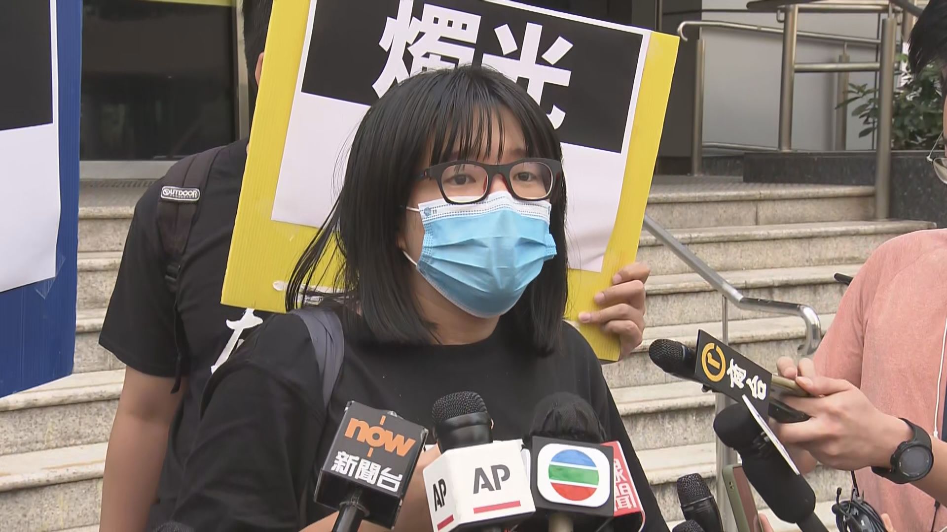 支聯會鄒幸彤被扣逾一日後獲准保釋