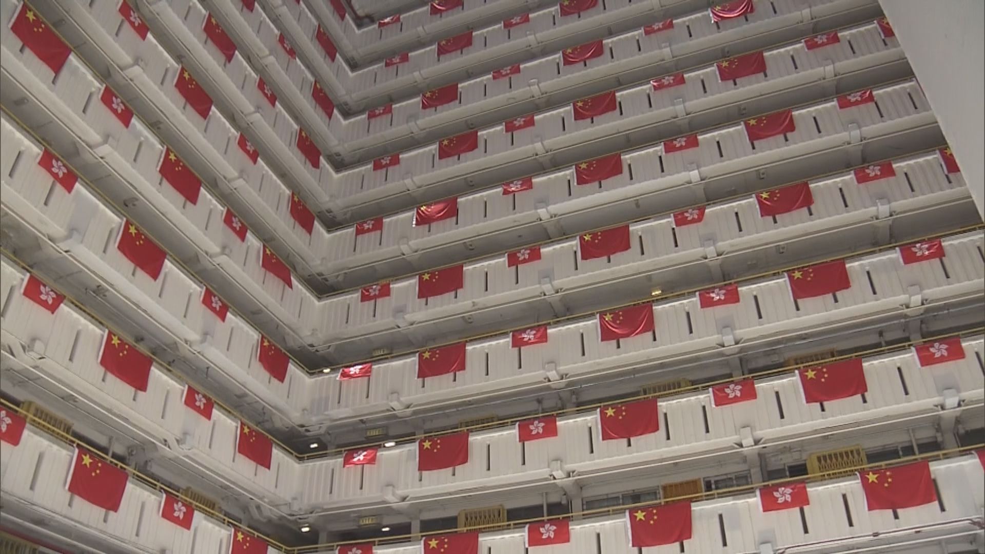 臨近七一多區出現旗海　警方加強保安