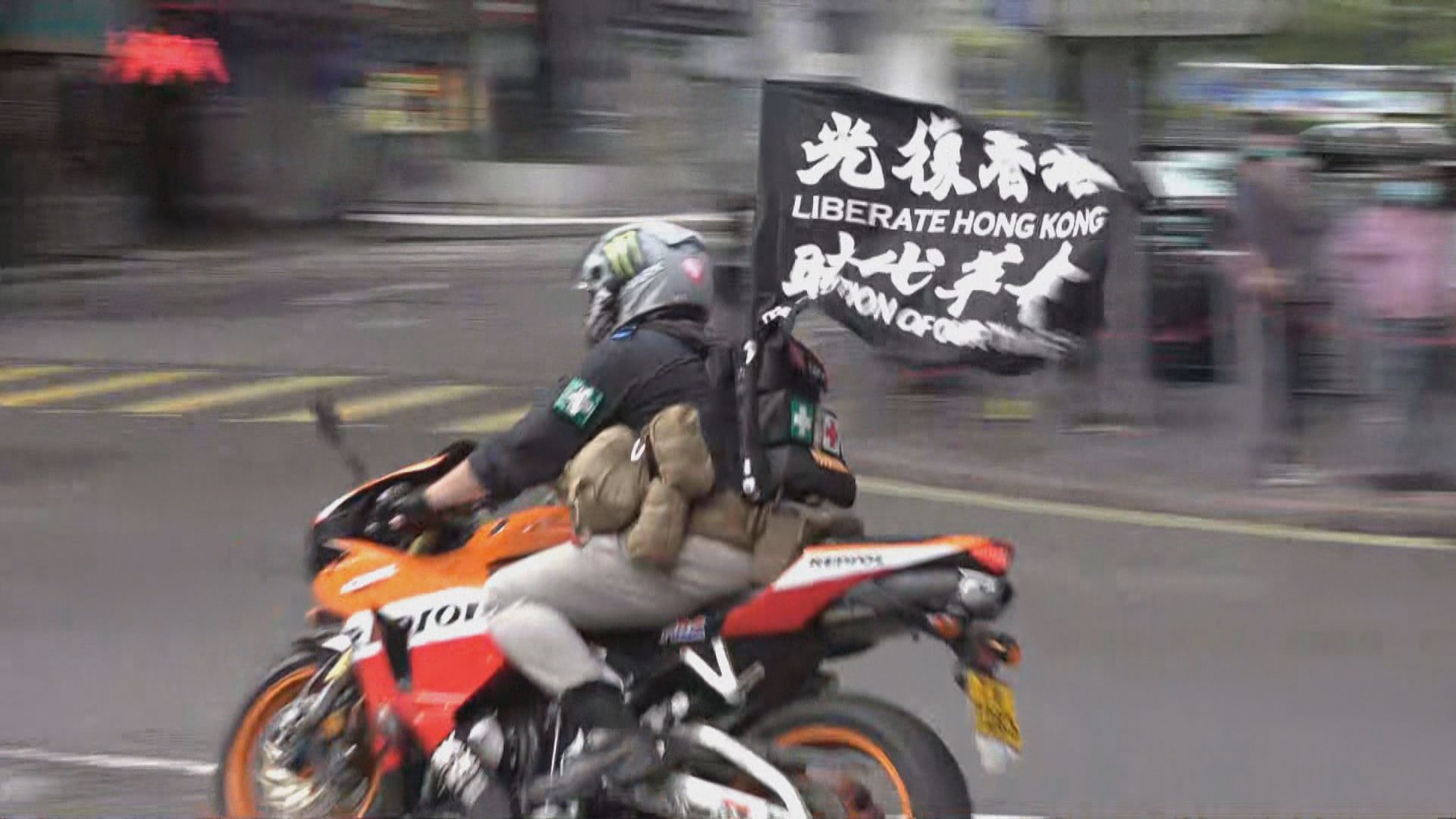 警方指一輛電單車涉瘋狂駕駛令三名警員受傷