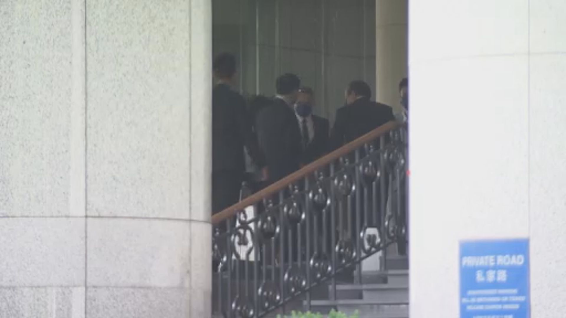 李家超等多名特區主要官員繼續閉環管理