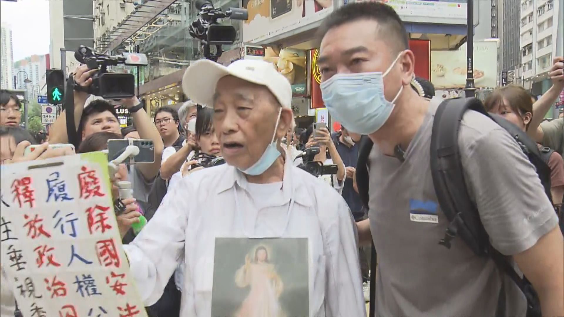 截至周六晚上九時 警方在灣仔截查了15人、無人被捕