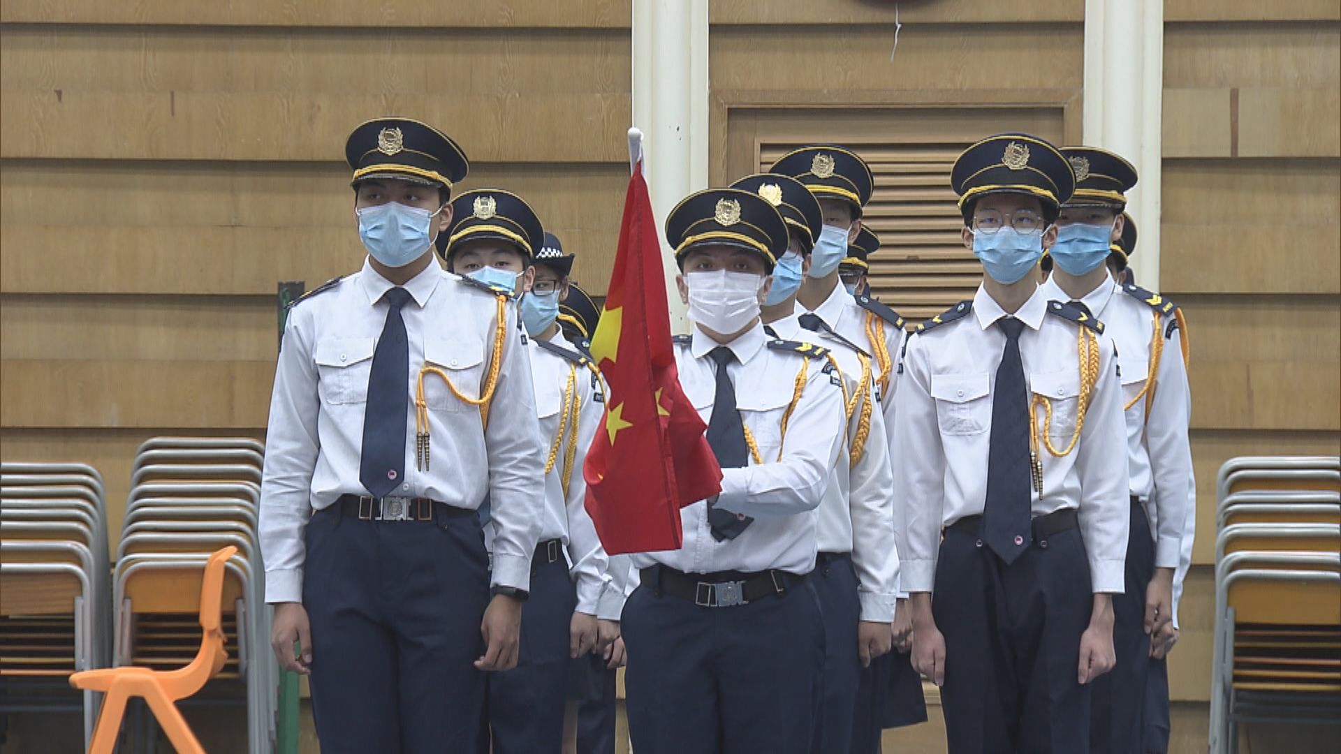 學校七一回歸日舉行升旗儀式　有學生指國歌法對其影響不大