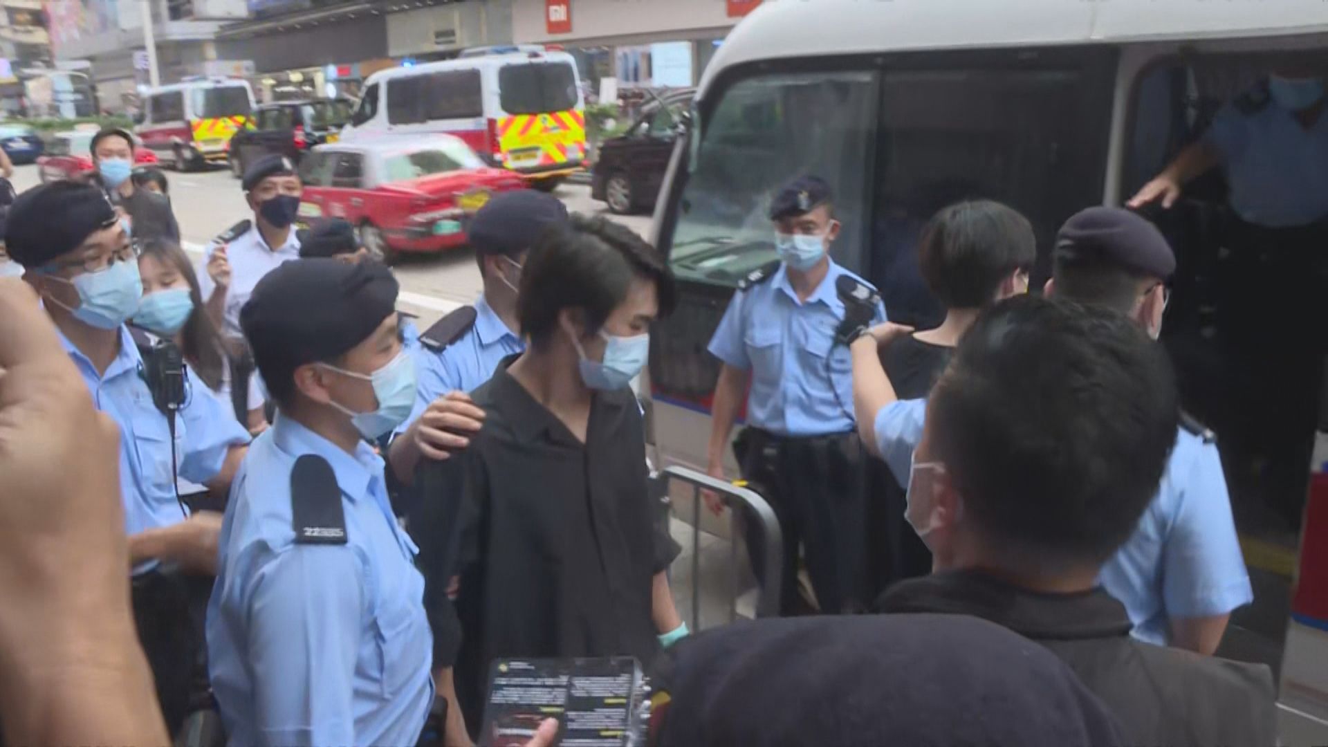 警方於銅鑼灣旺角戒備　11人涉嫌分發煽動刊物被捕