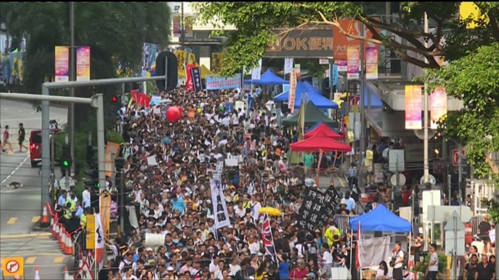 民陣七一遊行隊頭到達政府總部