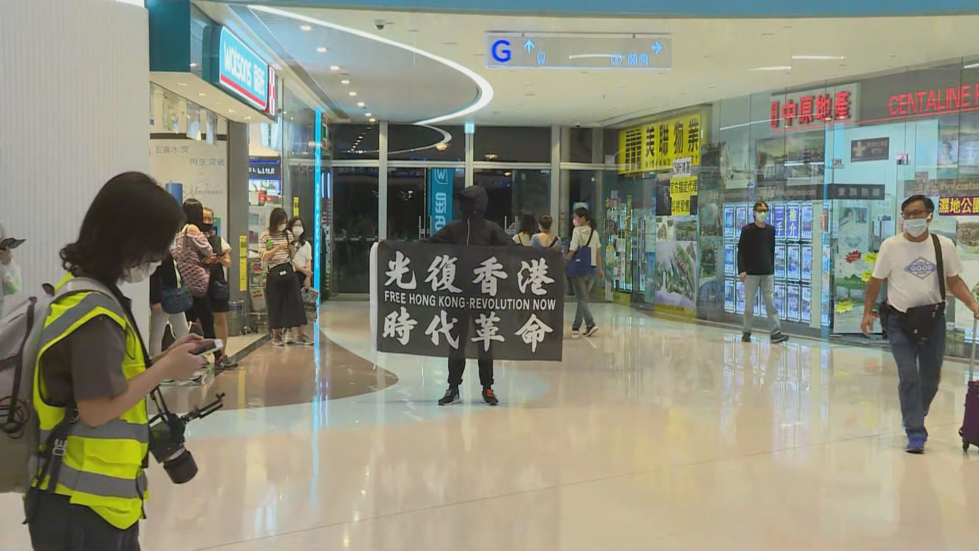 網民於天水圍一商場聚集紀念太子831事件