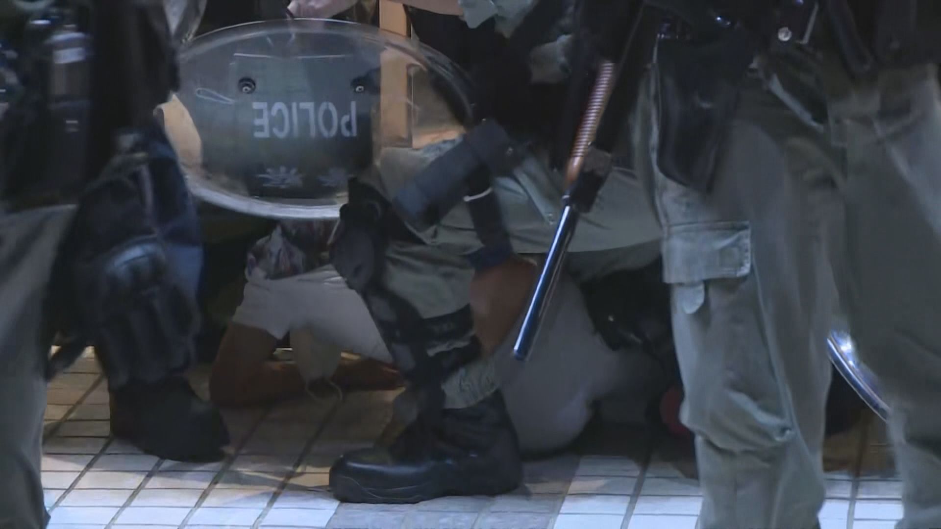 831事件紀念活動　警向多人發限聚令罰款告票