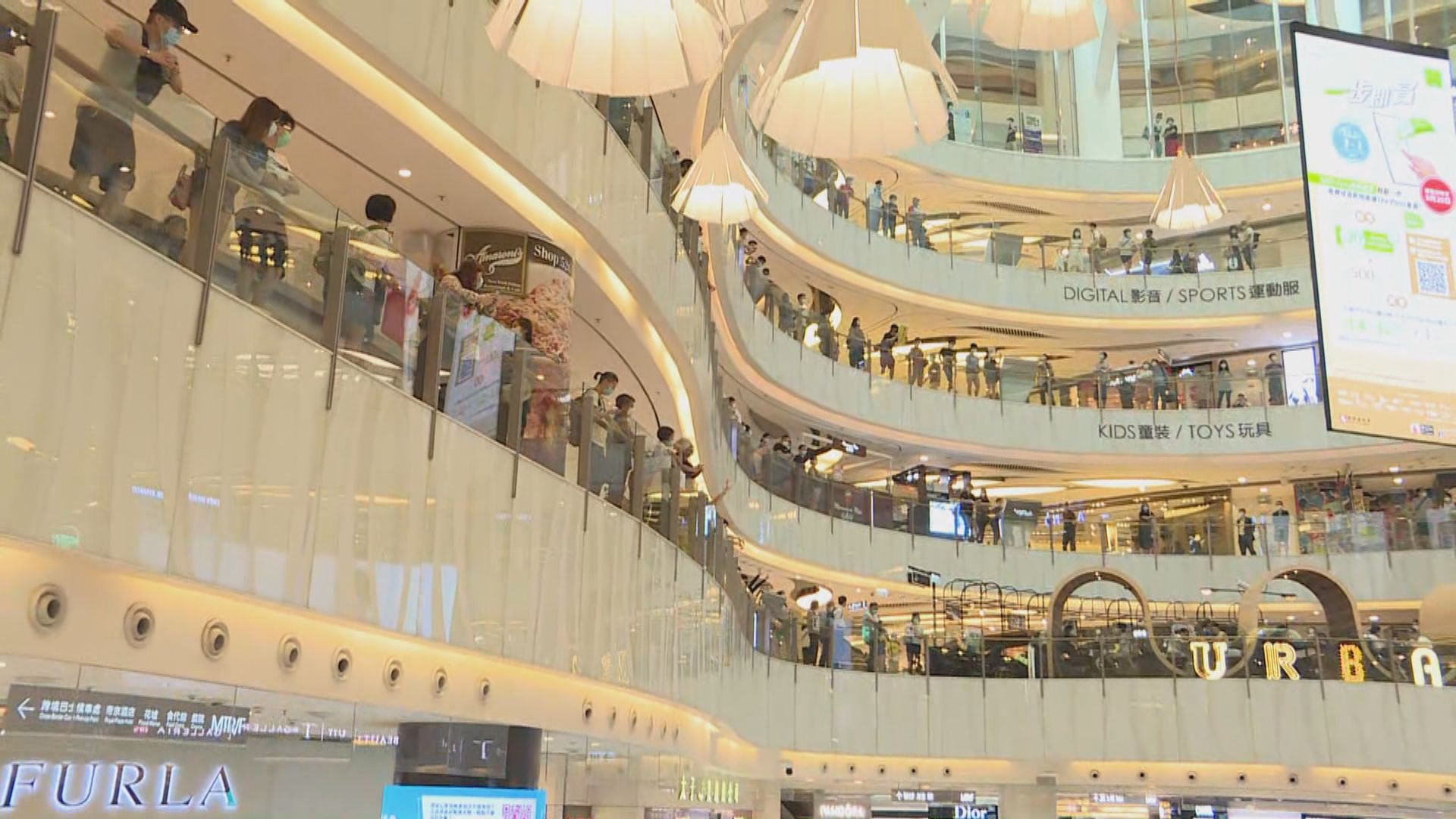 831前夕有人旺角商場內聚集　警員到場發告票