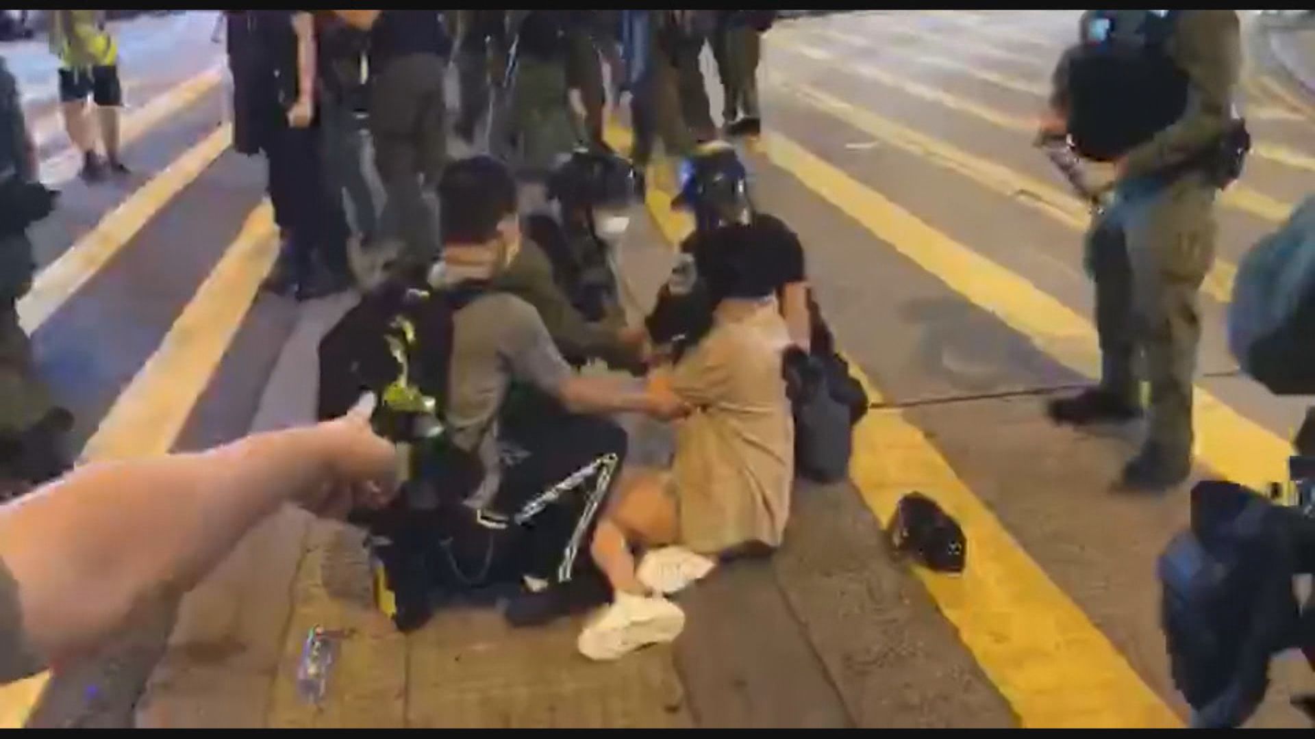 831一周年有孕婦被警拉跌　林鄭：會評估及檢討