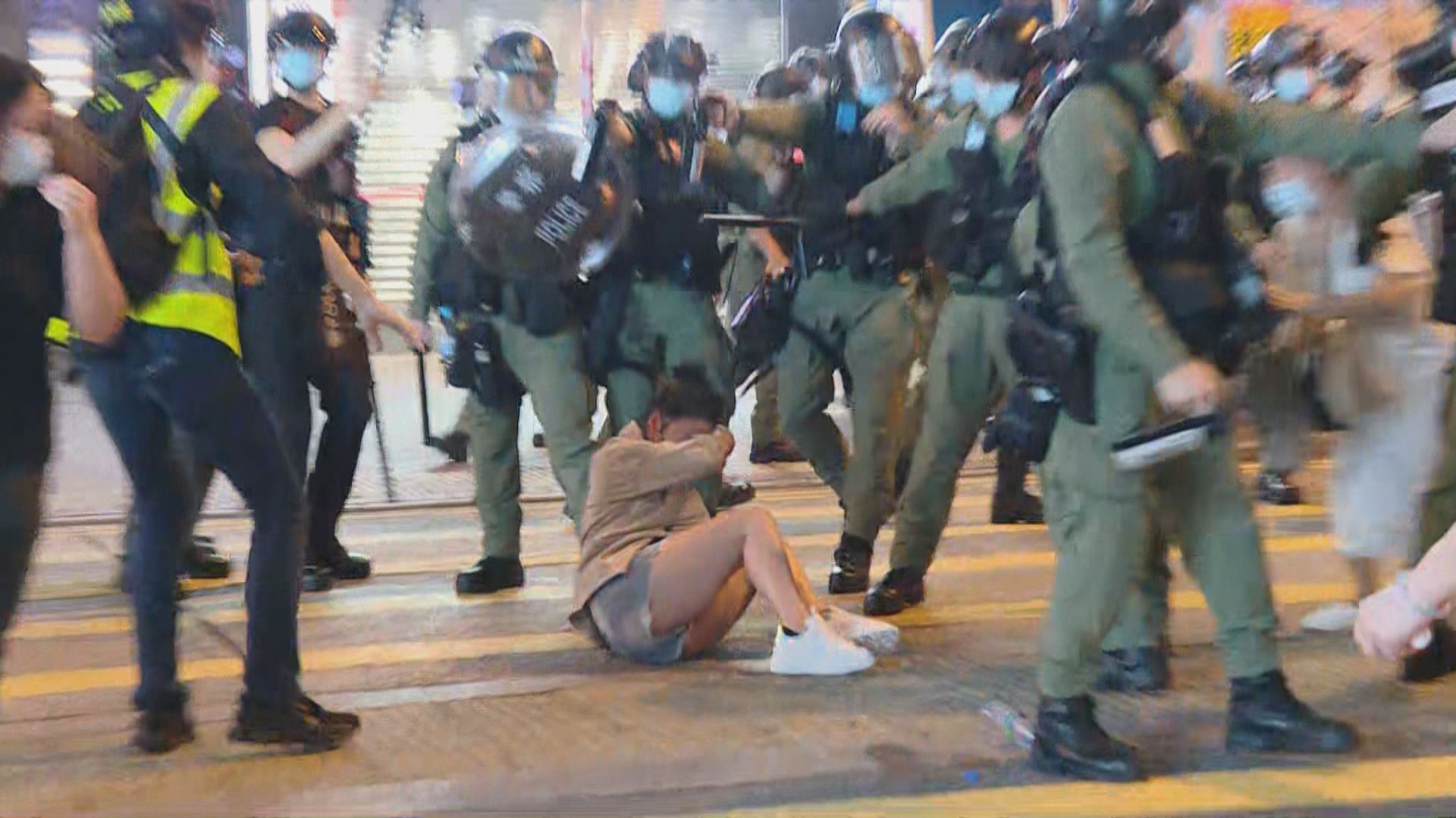 【831一周年】警方旺角驅散　有孕婦被防暴警拉跌需送院治理