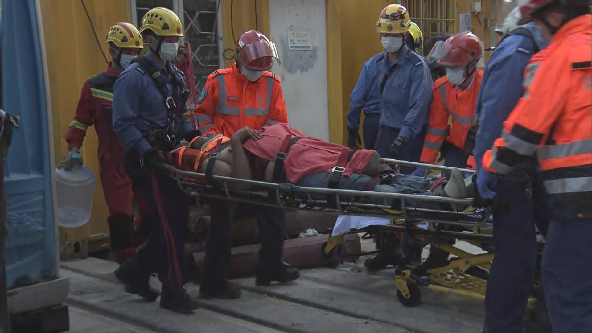 旺角一個地盤工業意外　工人工作平台墮下受傷