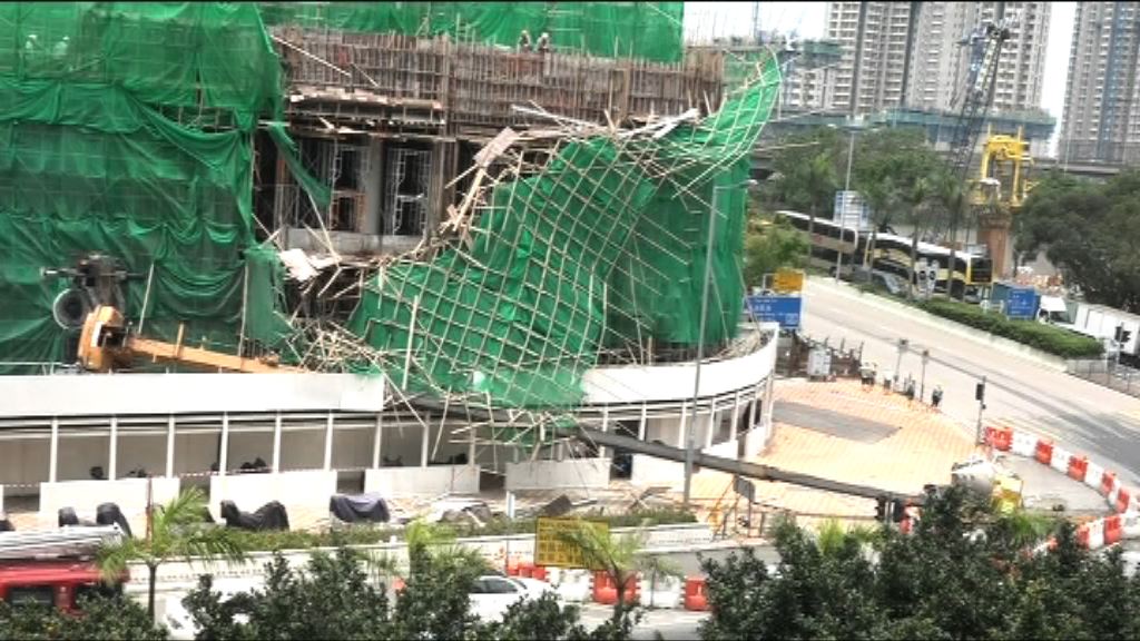 長沙灣吊臂車失平衡倒塌無人傷