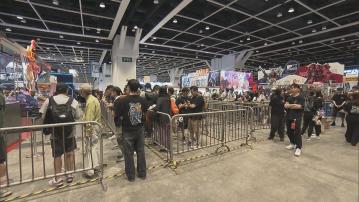 動漫節開鑼　場地較去年擴近一倍　下午會展外人龍仍不絕