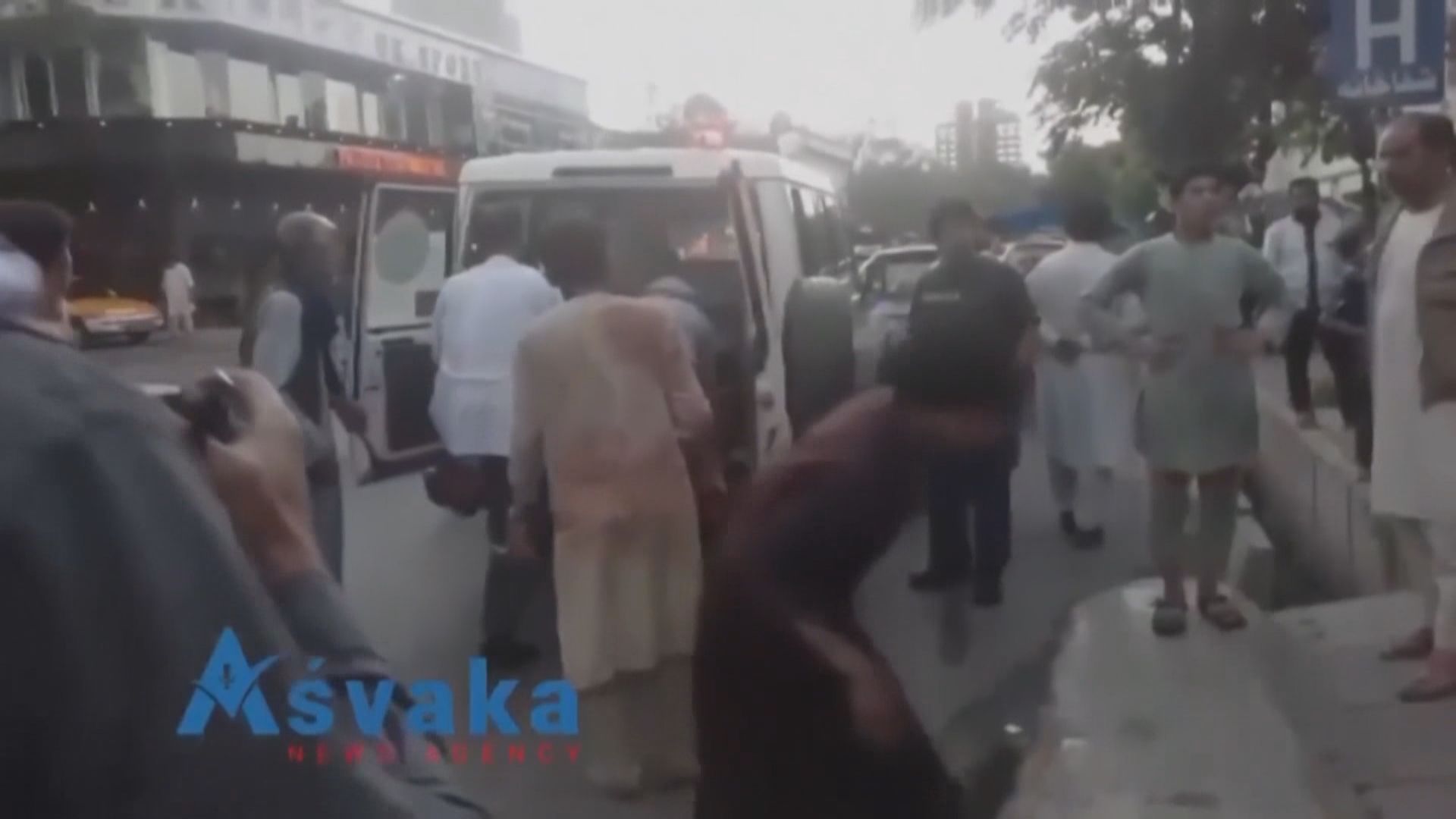 喀布爾機場自殺式襲擊13名美軍殉職　拜登誓言要襲擊者付出代價