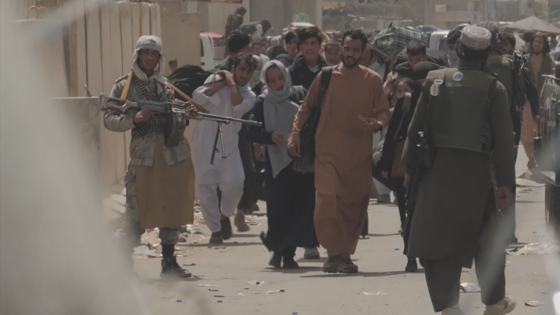 塔利班繼續守衛機場外圍　美共和黨要求拜登下台負責