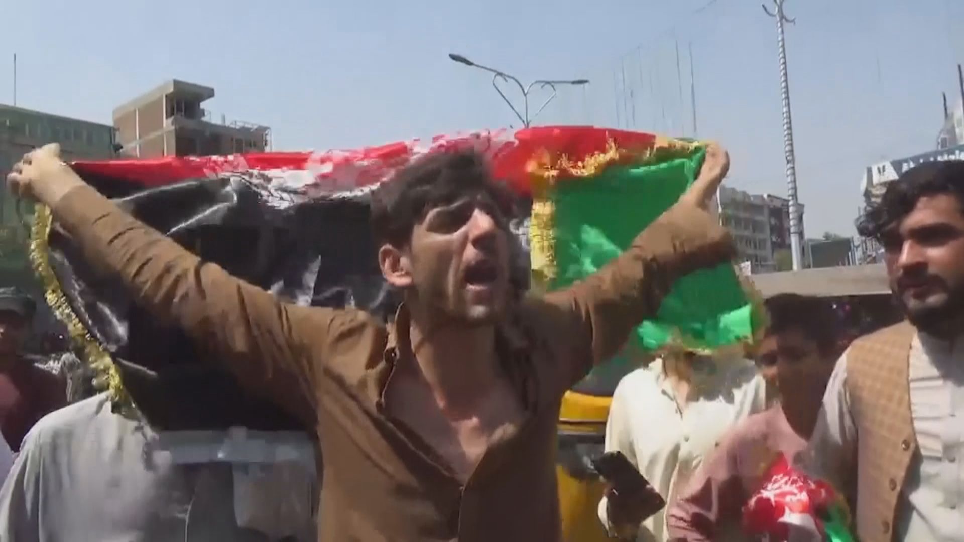 阿富汗多處有反塔利班示威遭開槍驅散