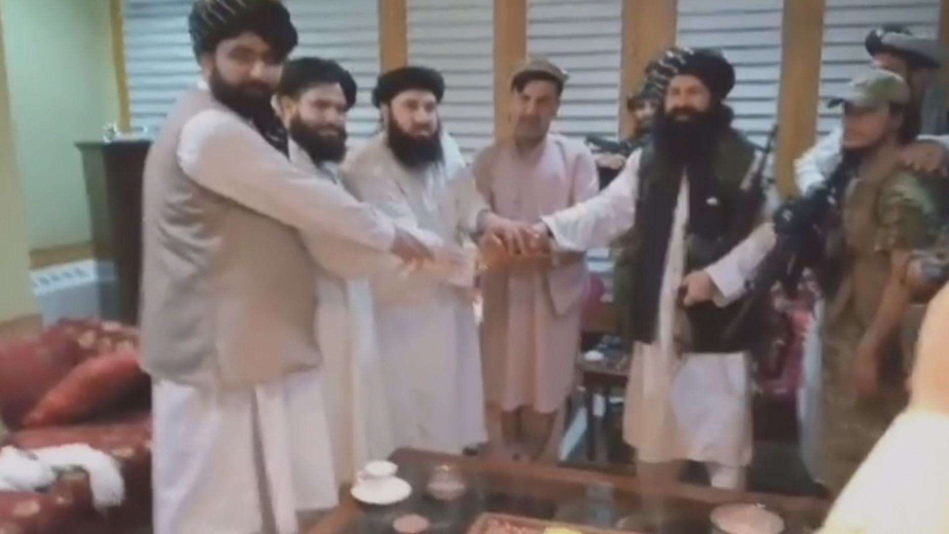 塔利班派成員到東北部圖奪三地控制權並開始籌組新政府