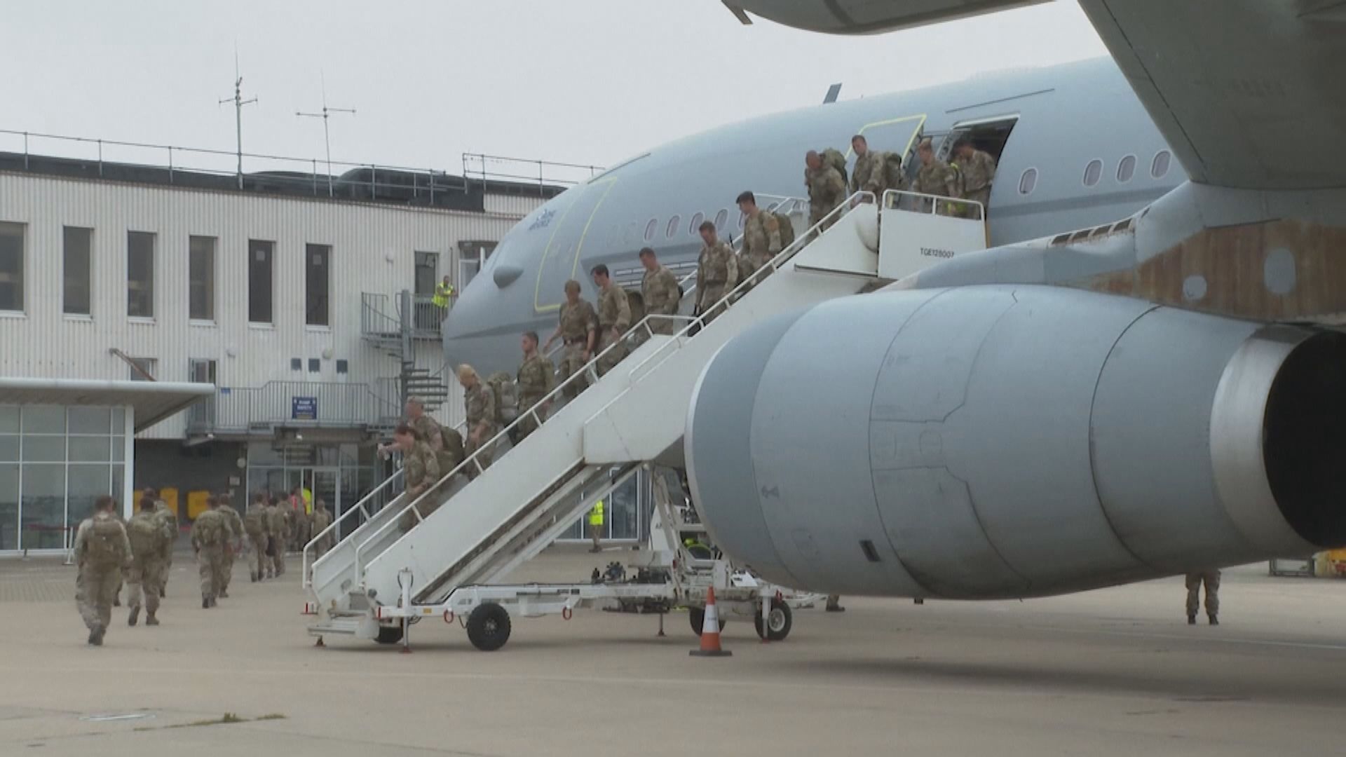 喀布爾機場內仍有數千人聚集　英國周六會結束撤離行動