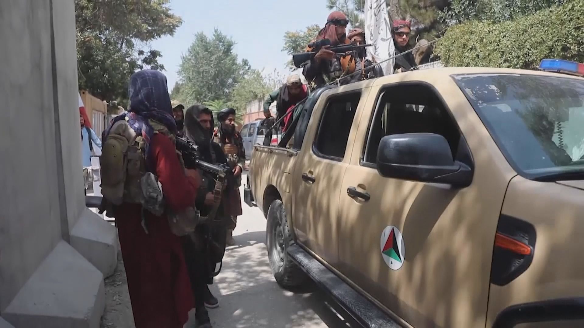 拜登警告喀布爾或再受襲　塔利班等候全面接管機場