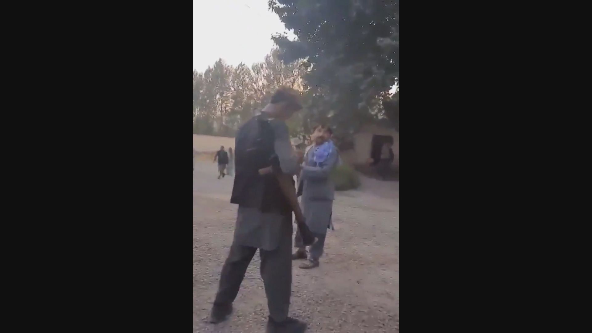 塔利班於阿富汗北部與武裝民兵戰鬥