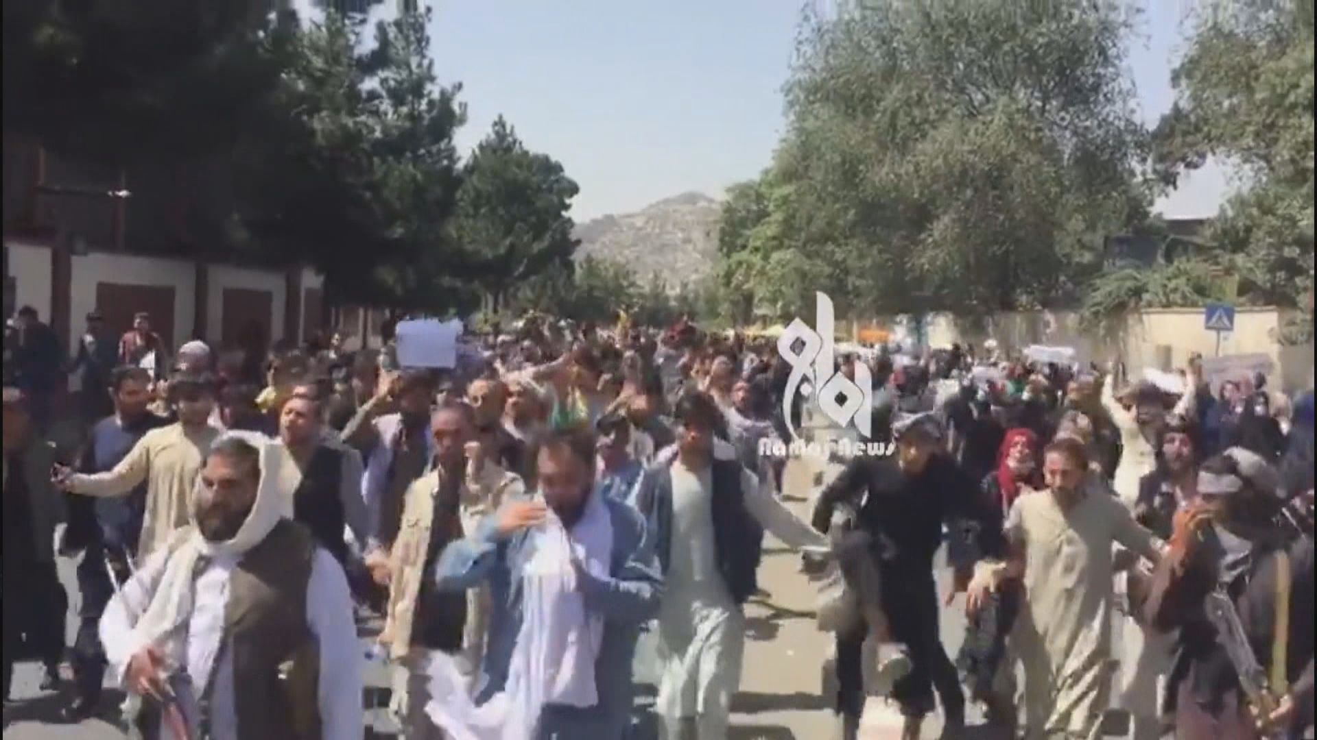 塔利班向天開槍驅散喀布爾示威民眾