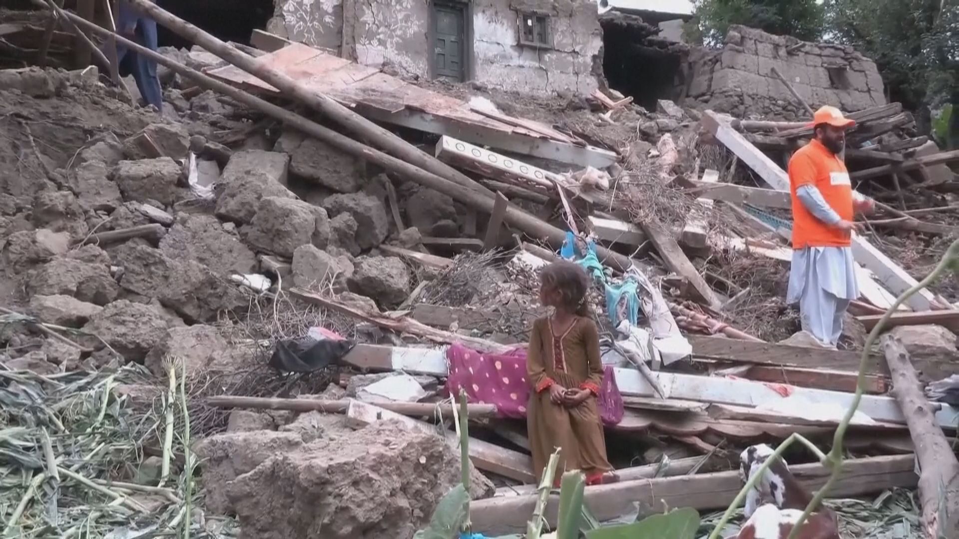 阿富汗東部地震釀逾1400死　崎嶇地勢礙救援　聯合國和歐盟宣布提供援助