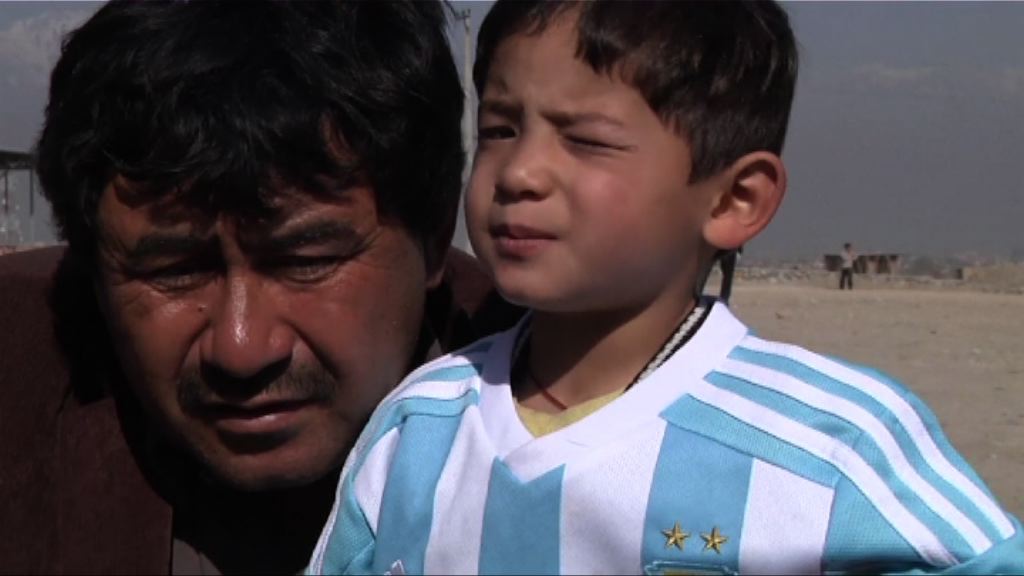 獲美斯贈球衣阿富汗男童被迫遷居