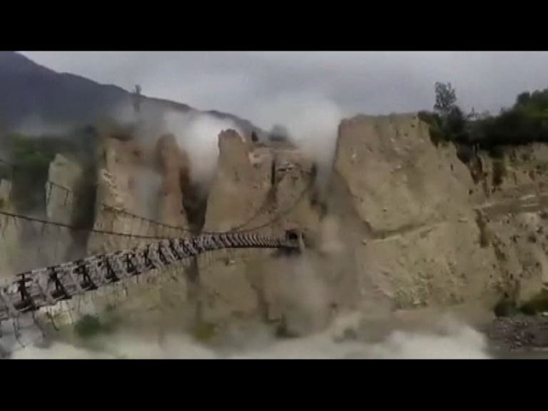 巴基斯坦總理到地震災區視察