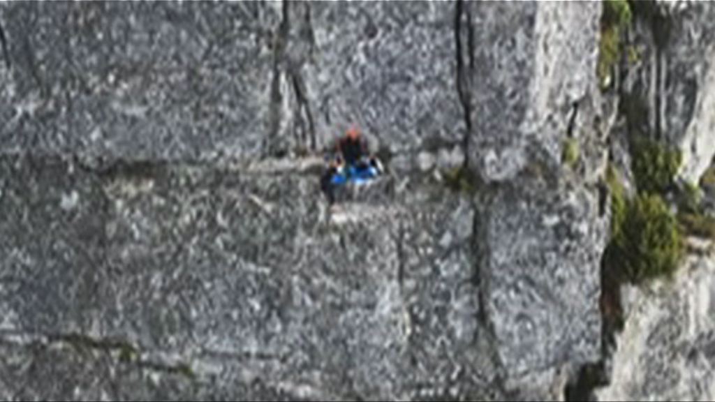 兩港人南非攀石遇意外一死　入境處聯絡其家屬