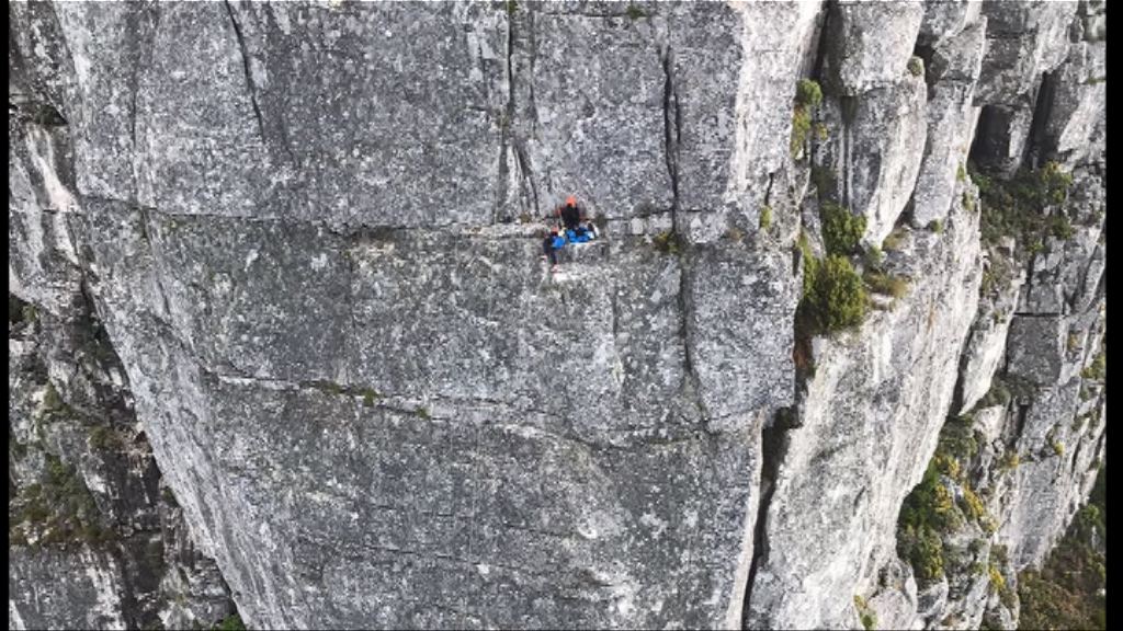 兩港人南非攀石遇意外　總領事館聯絡生還者